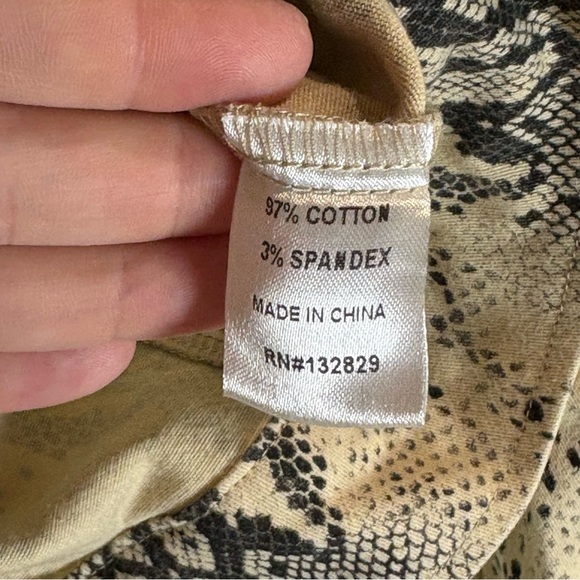 superdown hunter crop jacket in snake print size large - Picture 8 of 9